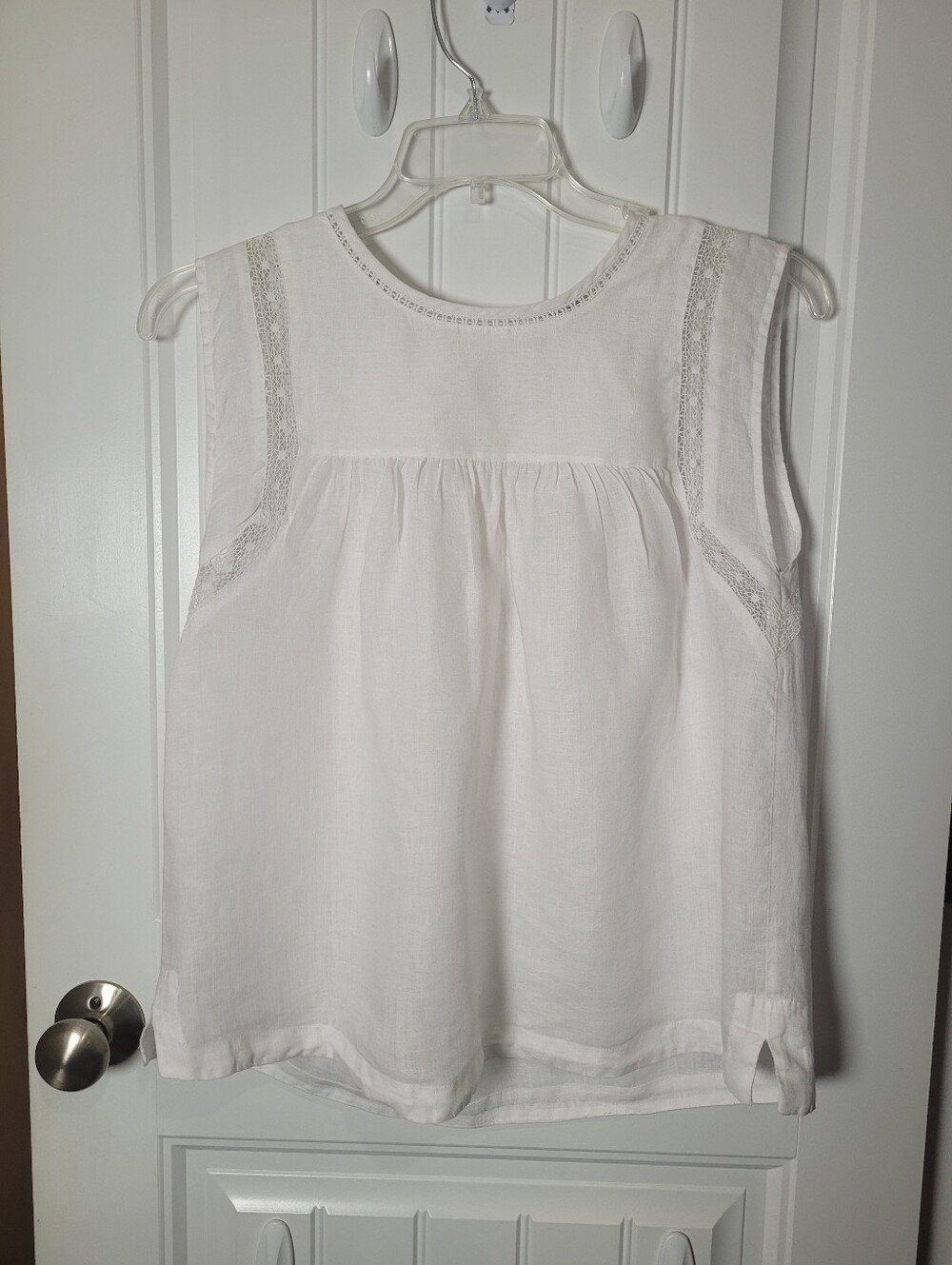 Women’s White Sleeveless Lace-Trim Pullover Top by LOFT